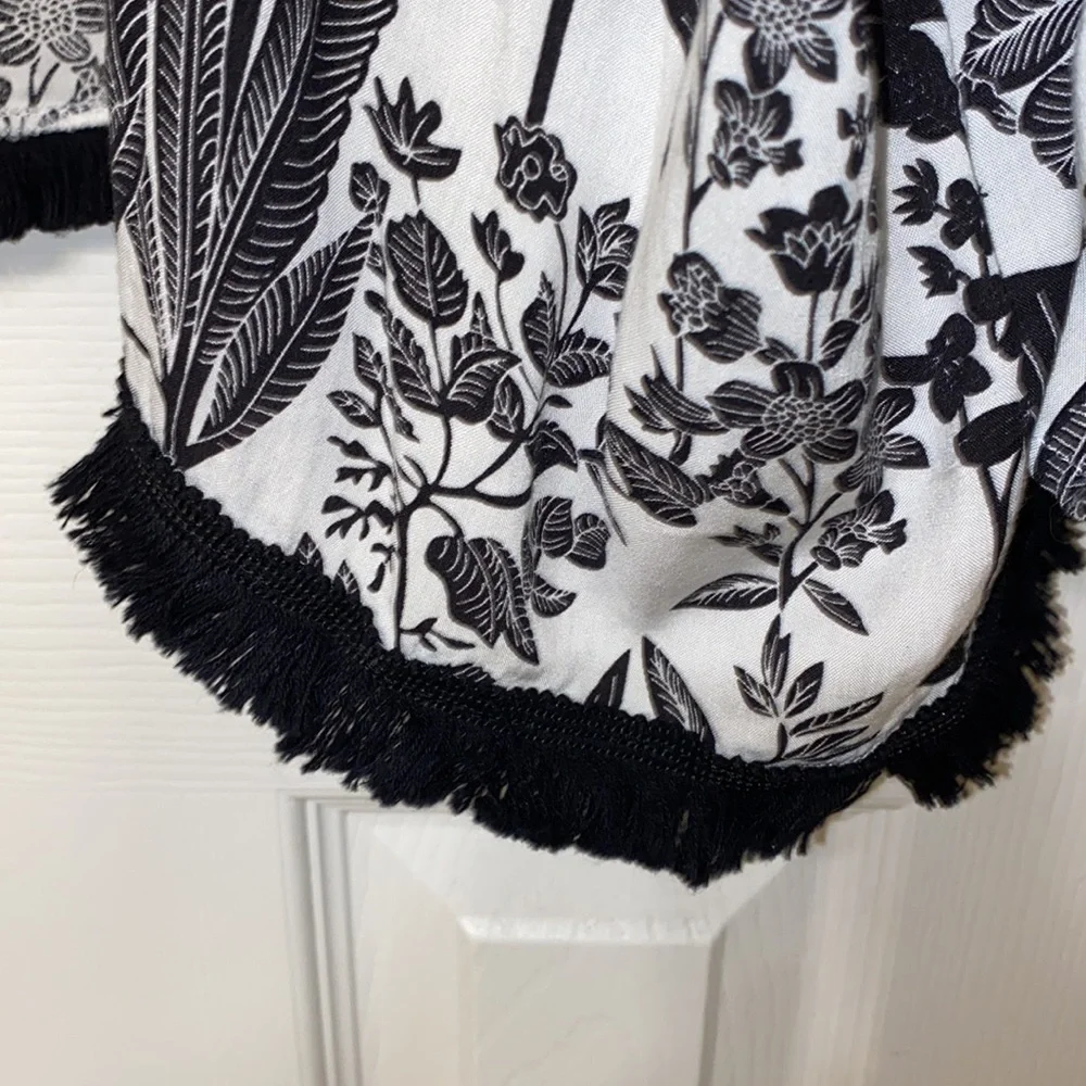 Coco + Carmen Women's White Black Floral Open Cardigan OS - Picture 5 of 8